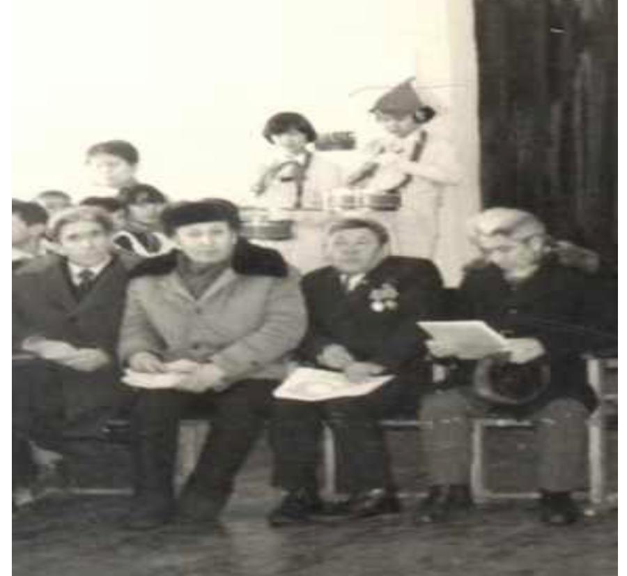 1. Федянин Борис Николаевич стаз ш крттерн ортасында Федянин Борис Николаевич в кругу учителей и учеников